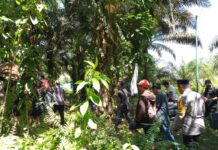 Bhabinkamtibmas Polsek Baras Pagimana Kawal Pemakaman Jenazah Warga Binaannya