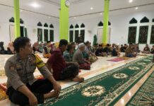 Personel Polsek Bambalamotu Pantau Dan Amankan Safari Da’wah Oleh Syaikh Muhammad Husain