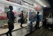 Ciptakan Rasa Aman, Sat Samapta Polres Paser Gelar Patroli Jalan Kaki