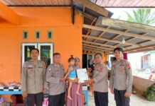 Polres Pasangkayu Memberikan Tali Asih Kepada Istri Mendiang Aipda Ansar Tanro