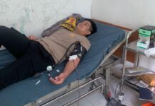 Demi Kemanusiaan, Bhabinkamtibmas Polsek Bambalamotu Donorkan Darah Kepada Warga Yang Membutuhkan