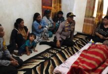 Wujud Empati, Kapolsek Pasangkayu Melayat ke Rumah Duka Warga Yang Meninggal