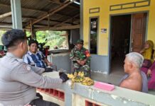 Bhabinkamtibmas Polsek Pasangkayu Bersama Babinsa Sambangi Warga Yang Berselisih