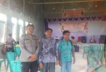 Beri Rasa Aman, Bhabinkamtibmas Polsek Pasangkayu Lakukan Pengamanan Ibadah Minggu di Gereja