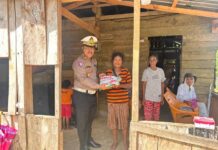Sambut HUT Bhayangkara ke-79, Satlantas Polres Pasangkayu Sisir Pedalaman Bagi Sembako