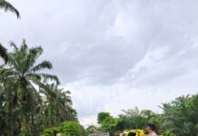 Yanmas Polres Pasangkayu Benahi Jalan Poros Desa Lilimori – Lelejae