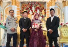 Dekat dengan Warga, Bhabinkamtibmas Polsek Sarudu Hadir dalam Pesta Pernikahan di Benggaulu