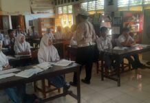 Unit Kamsel Satlantas Polres Pasangkayu Sosialisasikan Tertib Lalu Lintas pada Masa Orientasi Siswa Baru