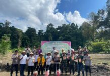 Polsek Sarudu Tanam Jagung Bersama Warga Desa Bulu Bonggu, Perkuat Sinergi untuk Ketahanan Pangan