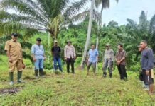 Yanmas Polsek Baras Dampingi Pemerintah Kecamatan Baras dalam Mediasi Batas Lokasi Kebun Warga