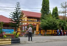 Personil Sat Lantas Polres Pasangkayu Laksanakan Pengaturan Lalu Lintas Pagi Hari di Titik Rawan Kemacetan dan Kecelakaan