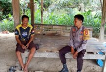 Dekat dengan Warga, Bhabinkamtibmas Polsek Sarudu Gencarkan Sambang dan Himbauan Kamtibmas