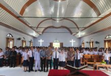 Sinergi Iman dan Keamanan: Kapolsek Bambalamotu Hadiri Hari Rohani Pemuda Divisi Manggala