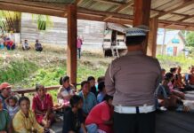 Polisi Hadir Di Tengah Masyarakat: Sat Lantas Polres Pasangkayu Lakukan Penyuluhan Keselamatan Berlalu Lintas Di Pedesaan