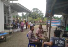 Dekatkan Diri, Jaga Negeri: Bhabinkamtibmas Sarudu Sambangi Warga Saat Peringatan Ulang Tahun Pura