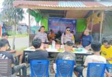 Polantas Menyapa: Kasat Lantas Polres Pasangkayu Ngopi Bareng Supir Ekspedisi