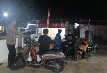 Patroli Malam Polsek Bambalamotu Ajak Remaja Jauhi Miras, Narkoba, dan Knalpot Brong
