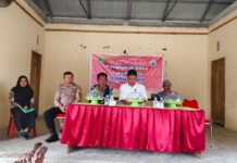 Pelatihan Perangkat Desa dan BPD Desa Makmur Jaya, Bhabinkamtibmas Tekankan Pentingnya Taat Hukum