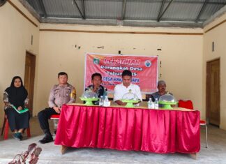 Pelatihan Perangkat Desa dan BPD Desa Makmur Jaya, Bhabinkamtibmas Tekankan Pentingnya Taat Hukum