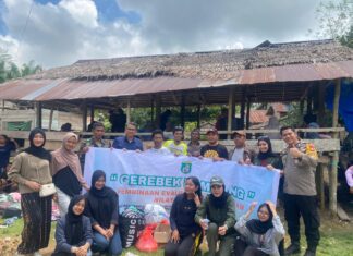 Bhabinkamtibmas Polsek Bambalamotu Hadiri “Grebek Kampung” Dukung Evaluasi KB dan Pencegahan Stunting di Desa Polewali