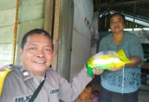 Bhabinkamtibmas Polres Pasangkayu Antar Langsung Beras SPHP Bulog untuk Warga Binaan
