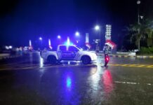 Hujan Deras Tak Surutkan Semangat: Satlantas Polres Pasangkayu Tetap Patroli Demi Keamanan Warga