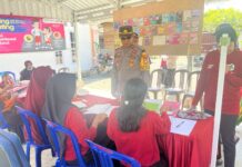 Semarak Merah Putih: Polsek Sarudu Kobarkan Semangat Gotong Royong di Lomba Hias Kampung HUT RI Ke-80″