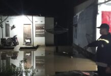 Bhabinkamtibmas Desa Sarjo Intensifkan Monitoring Antisipasi Banjir Akibat Curah Hujan Tinggi