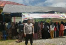 Bhabinkamtibmas Sarudu Amankan Gerakan Pangan Murah, Warga Antusias Serbu Sembako Murah