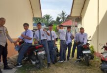 Dekatkan Polisi dengan Pelajar, Polsek Baras Gelar Sambang di SMA Negeri 1 Lariang