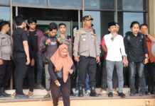 Kapolres Pasangkayu Turun Langsung Pimpin Pengamanan, Aksi Unjuk Rasa Berjalan Damai di Gedung DPRD