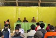 Bhabinkamtibmas Polsek Bambalamotu Ajak Aparat Desa Kalola Aktifkan Kembali Poskamling Demi Kamtibmas Kondusif