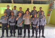 Bhabinkamtibmas Polsek Bambalamotu Latih Satlinmas Desa Kalola Tingkatkan Kapasitas Jaga Kamtibmas