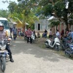 Bhabinkamtibmas Polsek Bambalamotu Lakukan Pengawalan Dan Pengamanan Jenazah Warga Desa Randomayang