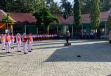 Sambut Hari Sumpah Pemuda, Bhabinkamtibmas Ajak Pelajar SMP 2 SATAP Bambaira Bergerak untuk Indonesia Maju