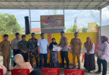 Bhabinkamtibmas Polsek Bambalamotu Kawal Transparansi Penyaluran BLT DD Tahap VII–IX di Desa Randomayang