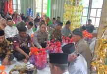 Bhabinkamtibmas Bambalamotu Hadiri Maulid Nabi di Desa Kasoloang, Wujudkan Kebersamaan dengan Warga
