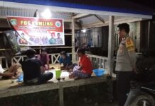 Bhabinkamtibmas Polsek Bambalamotu Pantau Kegiatan Ronda Malam di Desa Kalola, Wujudkan Lingkungan Aman dan Kondusif