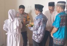 Bhabinkamtibmas Polsek Pasangkayu Hadiri Syukuran Aqiqah Warga, Ajak Warga Jaga Kamtibmas di Desa Pajalele