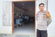 Hadir di Tengah Ibadah, Bhabinkamtibmas Bambalamotu Wujudkan Rasa Aman bagi Jemaat Gereja BK Korps Tosonde”