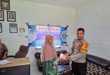 Bhabinkamtibmas Polsek Sarudu Pantau Penyaluran Blt-dd Tahun 2025 Di Desa Sarasa