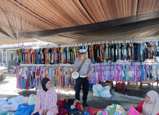 Sat Lantas Polres Pasangkayu Gencarkan Edukasi Tertib Berlalu Lintas di Pasar Smart dalam Rangka Ops Zebra Marano 2025