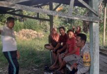 Bhabinkamtibmas Pasangkayu Jalin Keakraban dengan Warga Missulu, Ajak Dukung Program Ketahanan Pangan