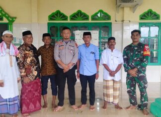 Bhabinkamtibmas Polsek Pasangkayu Amankan Pelaksanaan Shalat Jumat di Masjid Muhajirin Makmur Jaya