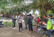 Bhabinkamtibmas Polsek Bambalamotu Laksanakan PAM dan Turlalin di Pasar Tradisional Desa Bambaira