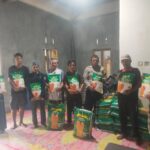 Bhabinkamtibmas Polsek Pasangkayu Salurkan Bantuan Bibit Jagung kepada Empat Kelompok Tani di Desa Karya Bersama