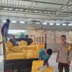 Bhabinkamtibmas Polsek Sarudu Dampingi Penyerapan Hasil Panen Jagung ke Bulog Pasangkayu