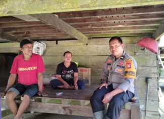 Bhabinkamtibmas Polsek Baras Ajak Warga Aktif Berikan Informasi Demi Terciptanya Kamtibmas Yang Kondusif