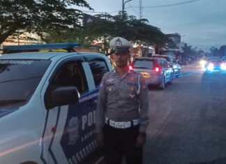 Sat Lantas Polres Pasangkayu Lakukan Pengawalan Konvoi Holly Ban di Kota Pasangkayu