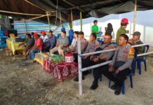 Pastikan Laga Berjalan Lancar, Bhabinkamtibmas Makmur Jaya Lakukan Pengamanan Turnamen Voli